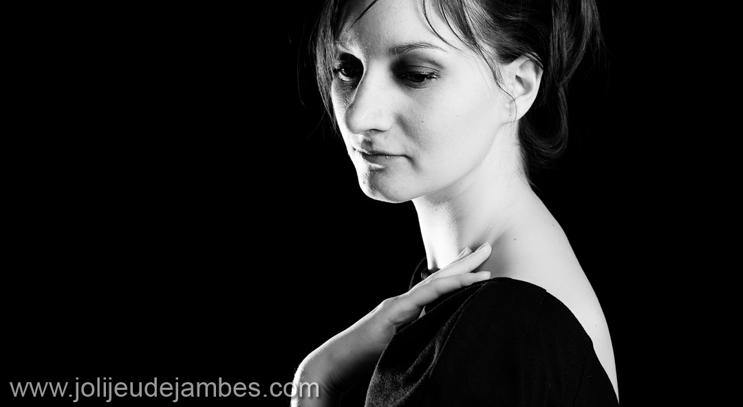 séance photo nu caché en studio à Lille - photographe boudoir nord pas de calais