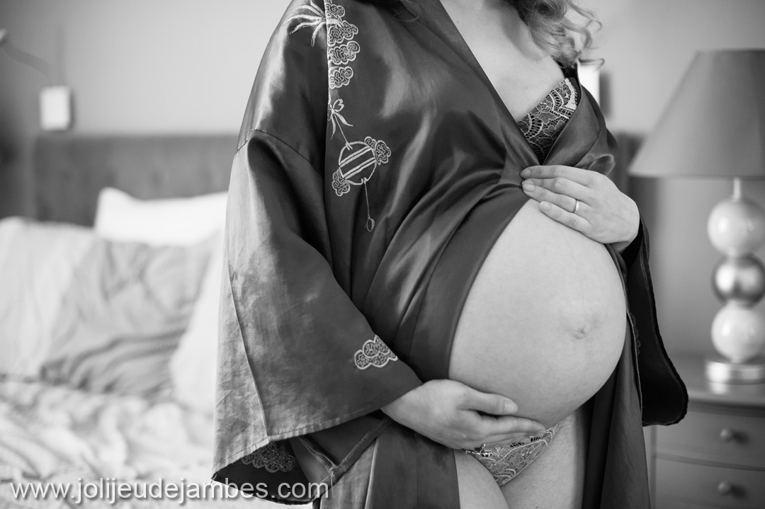 Séance photo Boudoir Femme Enceinte à Lille photographe lingerie glamour nord pas de calais