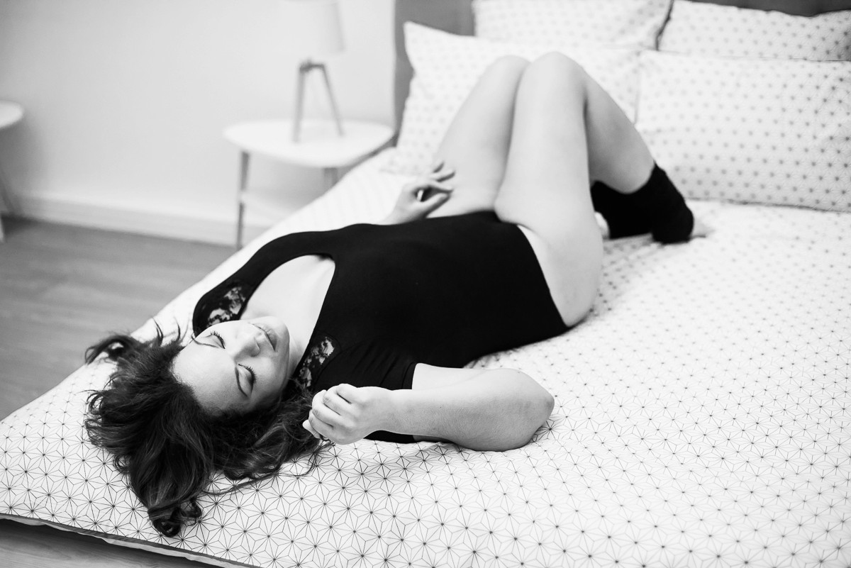 photographie boudoir photo glamour noir et blanc