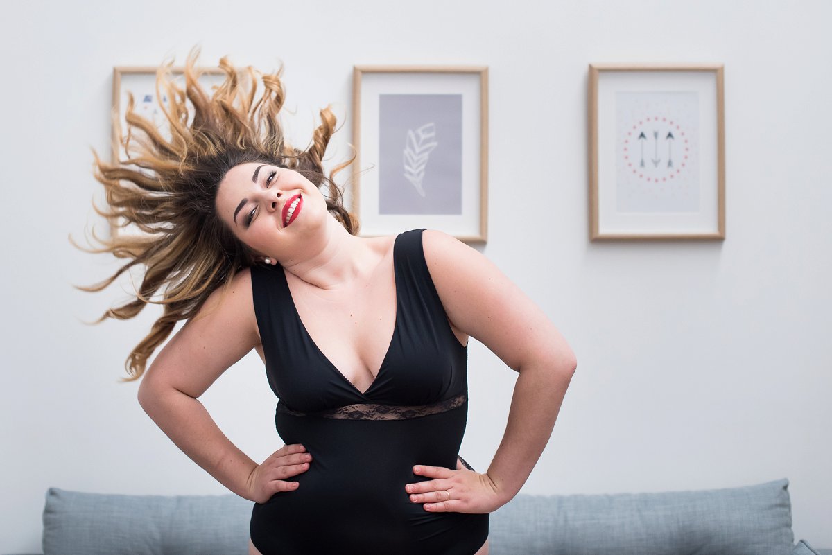 Photographe femme séance boudoir femme ronde