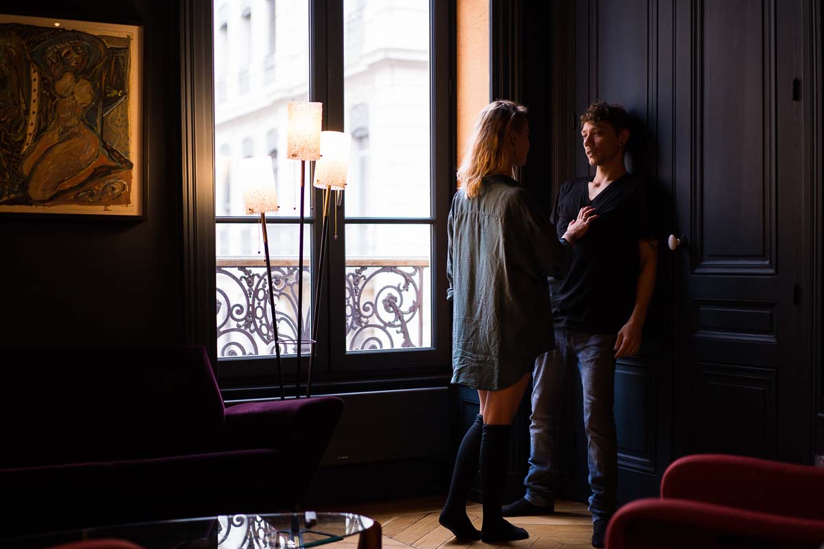 https://www.jolijeudejambes.com/wp-content/uploads/2022/11/photographe-montreal-seance-boudoir-couple-[1-99].jpg