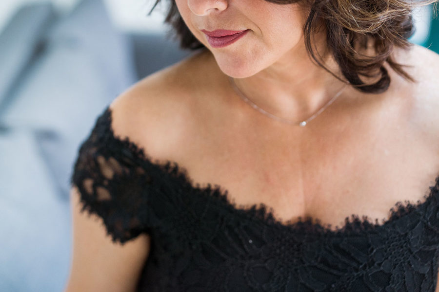 photographie boudoir femme des photos pour gagner en confiance en soi - dentelle et rouge à lèvres, parfait